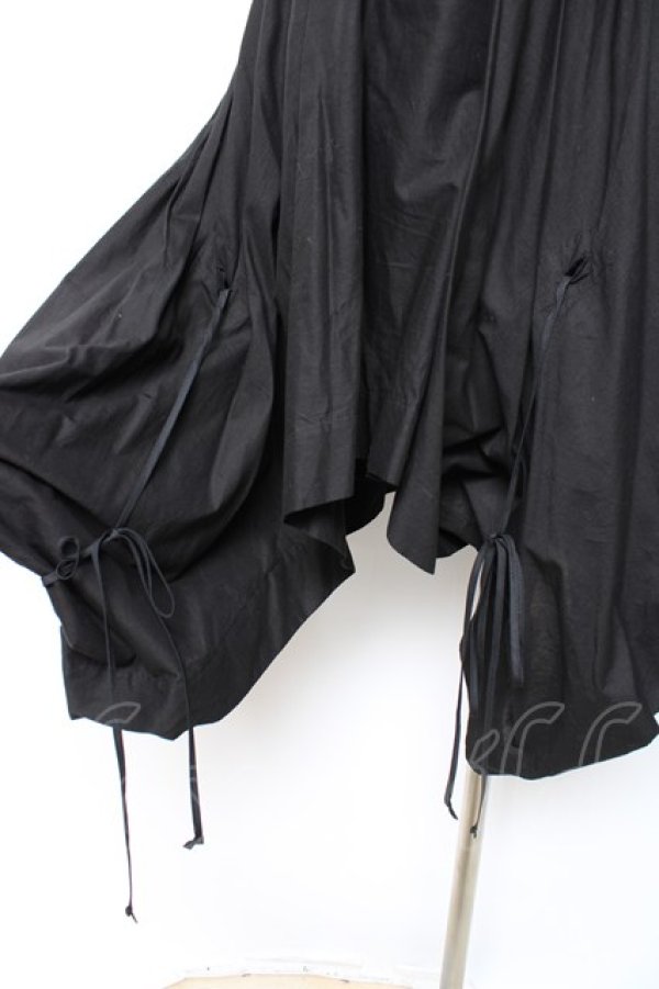 画像4: ヴィヴィアンウエストウッド 中古 / 変形ミディフレアスカート 3 ブラック  Y-25-10-12-070-sk-SZ-ZY (4)