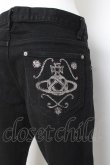 画像3: ヴィヴィアンウエストウッド MAN 中古 / ORB プリントデニムパンツ 44 ブラック  Y-26-03-15-029-pa-SZ-ZY (3)
