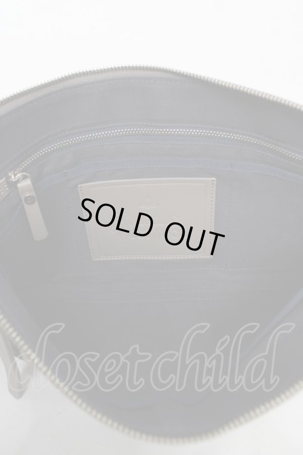 画像3: ヴィヴィアンウエストウッド 中古 / BAGラインORBエンボスクラッチバッグ  グレー  Y-26-04-15-005-ba-AS-ZH (3)