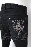 画像3: ヴィヴィアンウエストウッド MAN 中古 / ORB プリントデニムパンツ 44 ブラック  Y-26-09-23-038-pa-SZ-ZY (3)